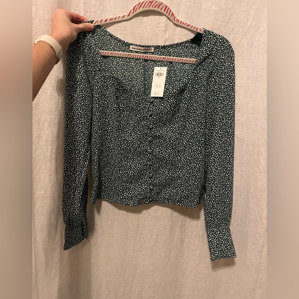 abercrombie long sleeve floral blouse in a size small!